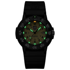 Luminox Schwarze Sportuhr aus Kautschuk