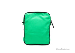 Versace Kleine, leuchtend grüne Umhängetasche/Kuriertasche aus Nylon mit Medusa-Logo