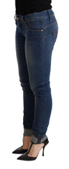 Acht blaue, ausgewaschene, tief sitzende Skinny Jeanshose