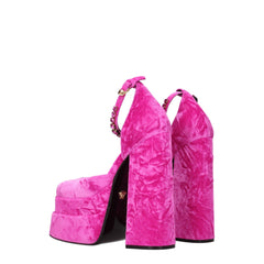 Versace Plateau-Sandalen aus pinkfarbenem Samt