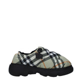 Burberry Grüne Slipper aus Stoff