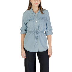 Nur hellblaue Tencel-Bluse