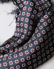 Dolce & Gabbana Schwarzer gemusterter Foulard-Schal mit Fransen
