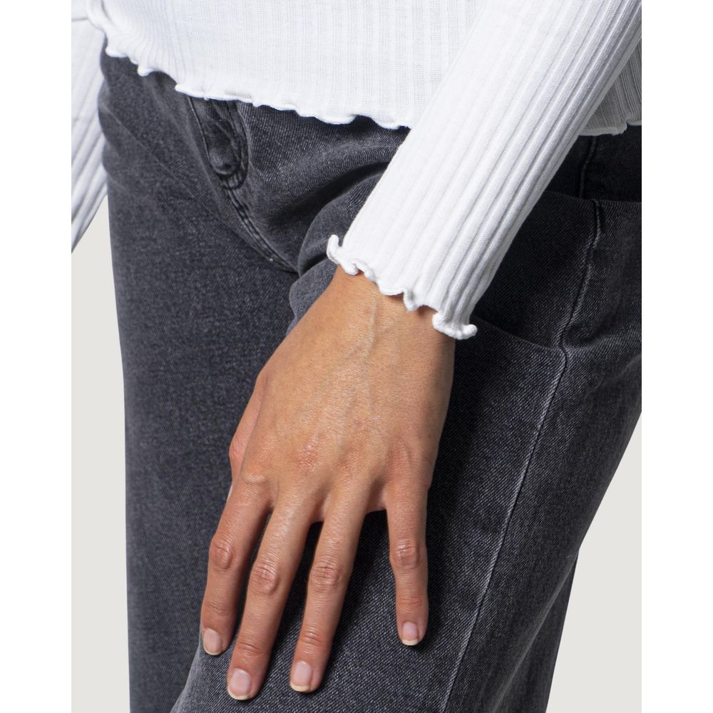 Alleen witte polyester coltrui