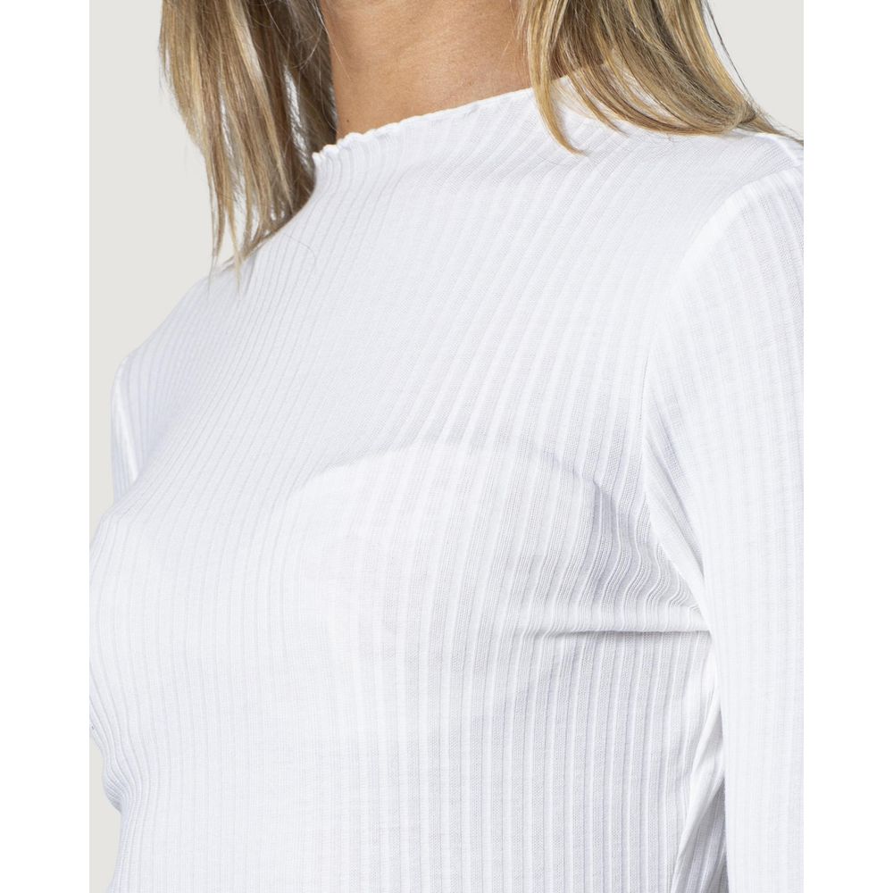 Alleen witte polyester coltrui