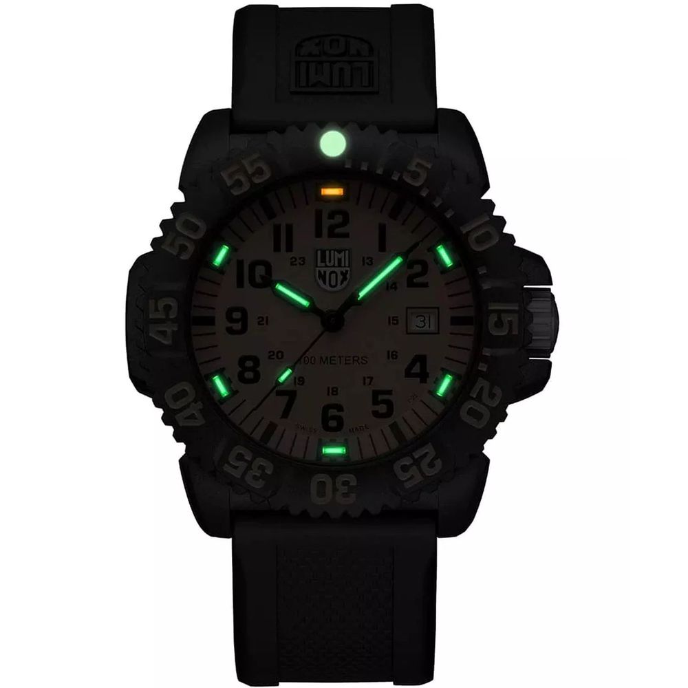 Luminox Sportuhr aus schwarzem Resin