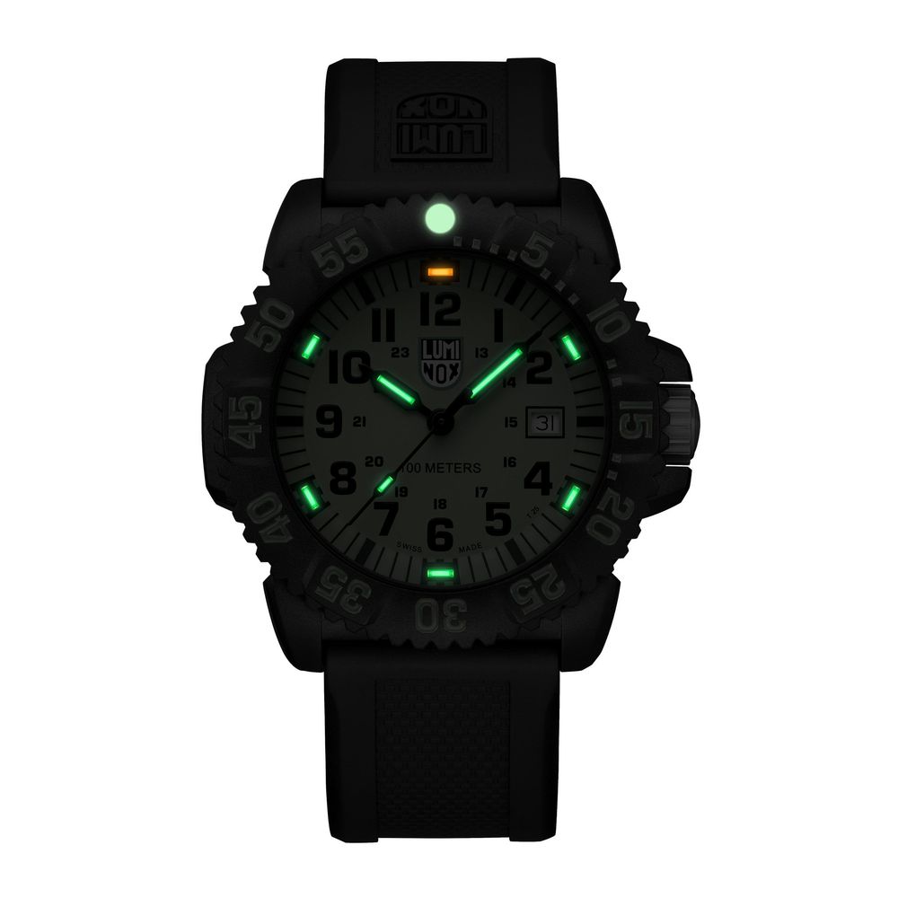 Luminox Sportuhr aus schwarzem Resin
