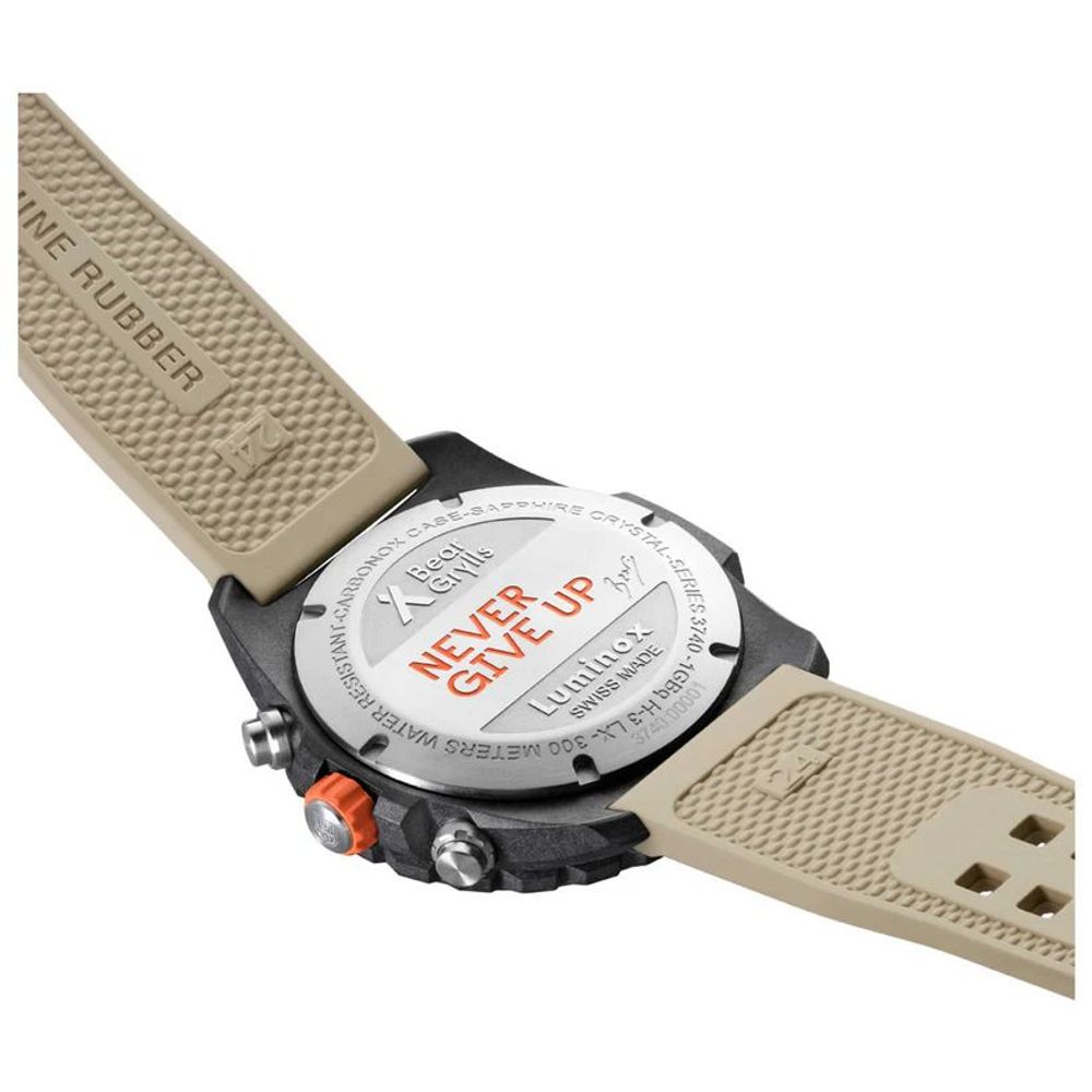 Luminox Sportuhr mit beigem Harzarmband