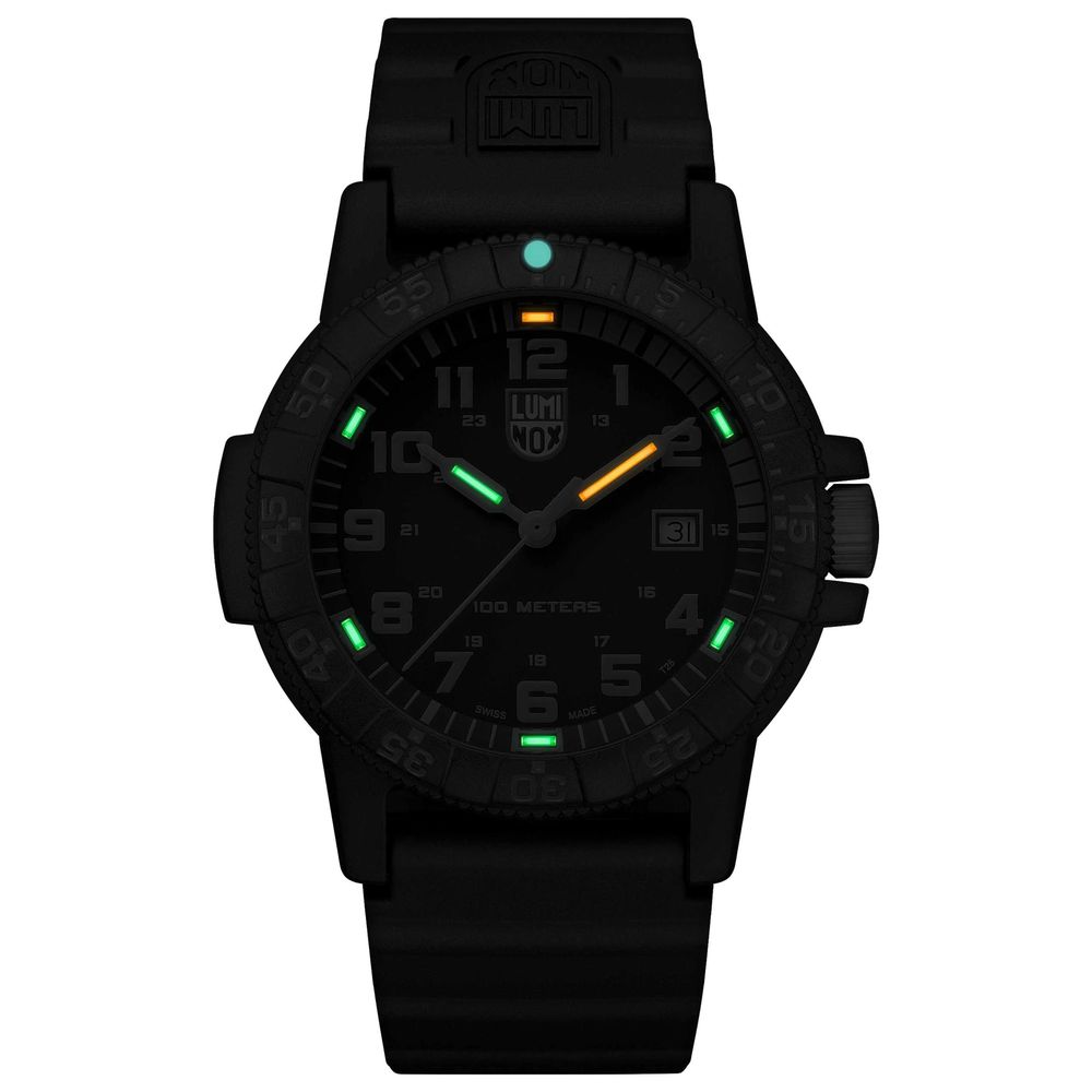 Luminox Sportuhr aus schwarzem Resin