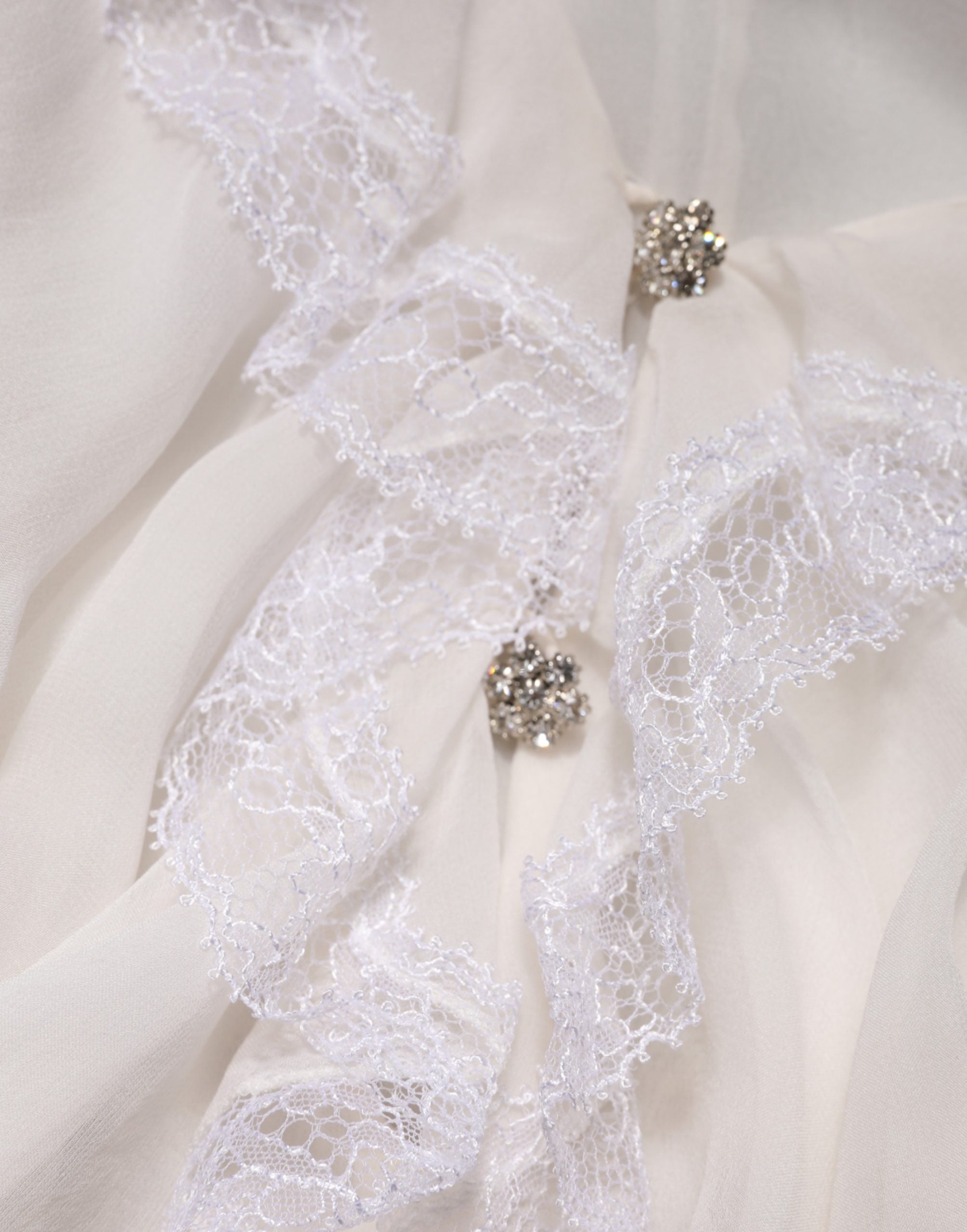 Dolce & Gabbana Weißes Langarm-Blusentop mit Spitze und Rüschen