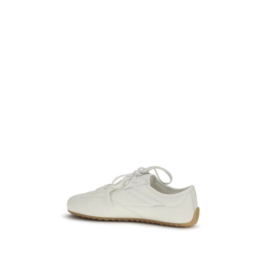 Alexander McQueen Witte Kalfsleren Bos Taurus Atletische Sneakers