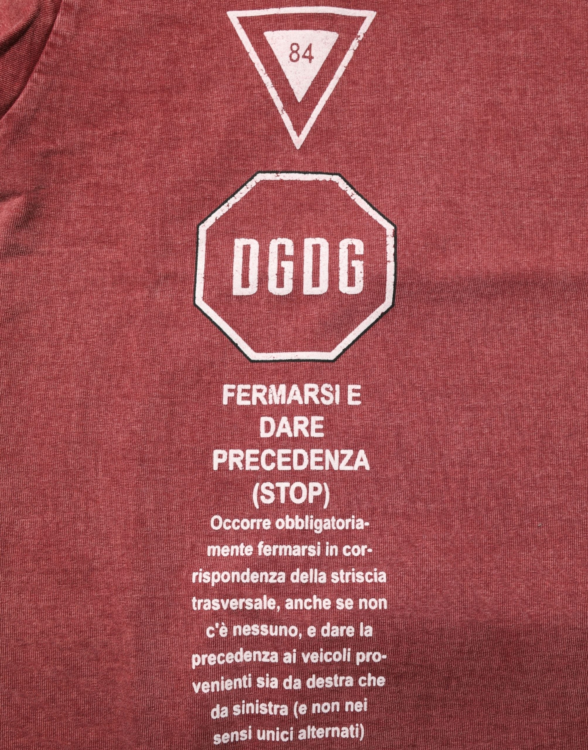 Dolce & Gabbana Rundhals-T-Shirt mit kurzem Arm und burgunderfarbenem Print