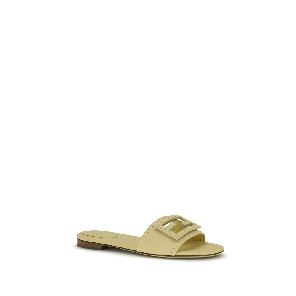 Fendi Beige Kalfsleer Bos Taurus Platte Sandalen