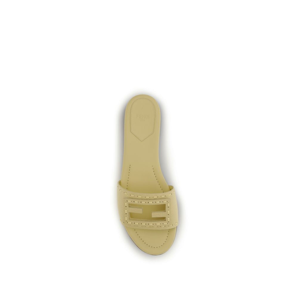 Fendi Beige Kalfsleer Bos Taurus Platte Sandalen
