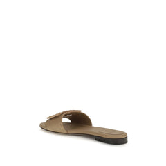Fendi Beige Kalfsleer Bos Taurus Platte Sandalen