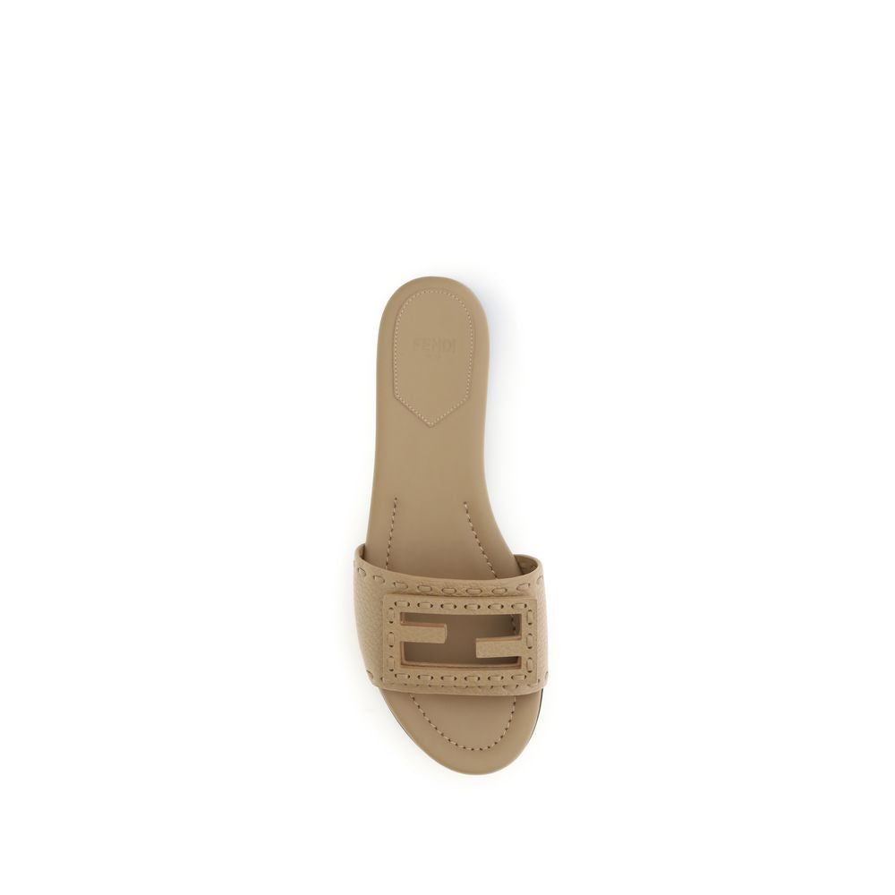 Fendi Beige Kalfsleer Bos Taurus Platte Sandalen