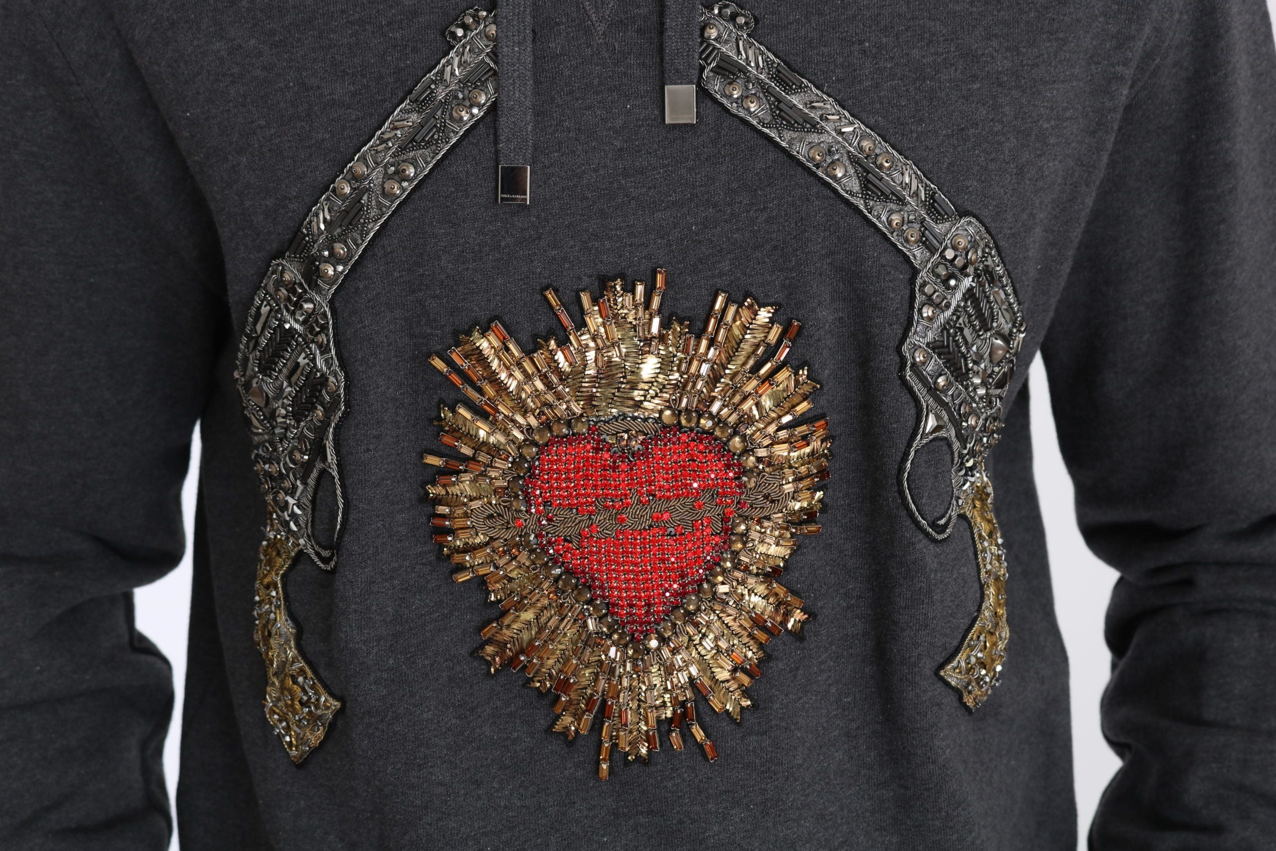 Dolce & Gabbana Grauer Kapuzenpullover mit rotem Kristallherz und Gewehr