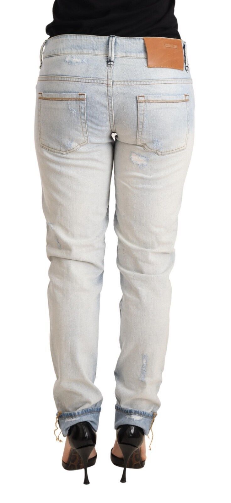 Acht hellblaue Distressed-Jeans aus Baumwolle mit umgeschlagenem Saum