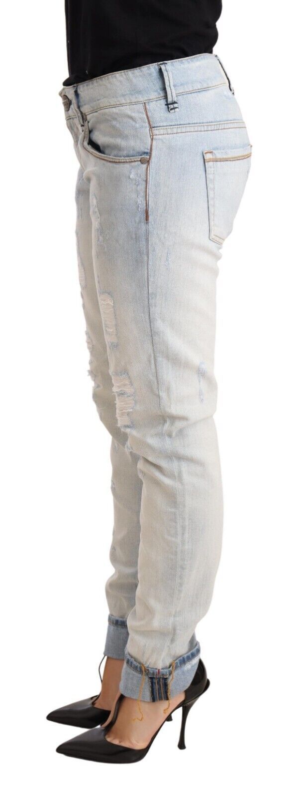 Acht hellblaue Distressed-Jeans aus Baumwolle mit umgeschlagenem Saum