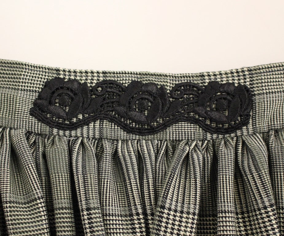 NOEMI ALEMÁN Grau karierter Woll-Shorts-Rock