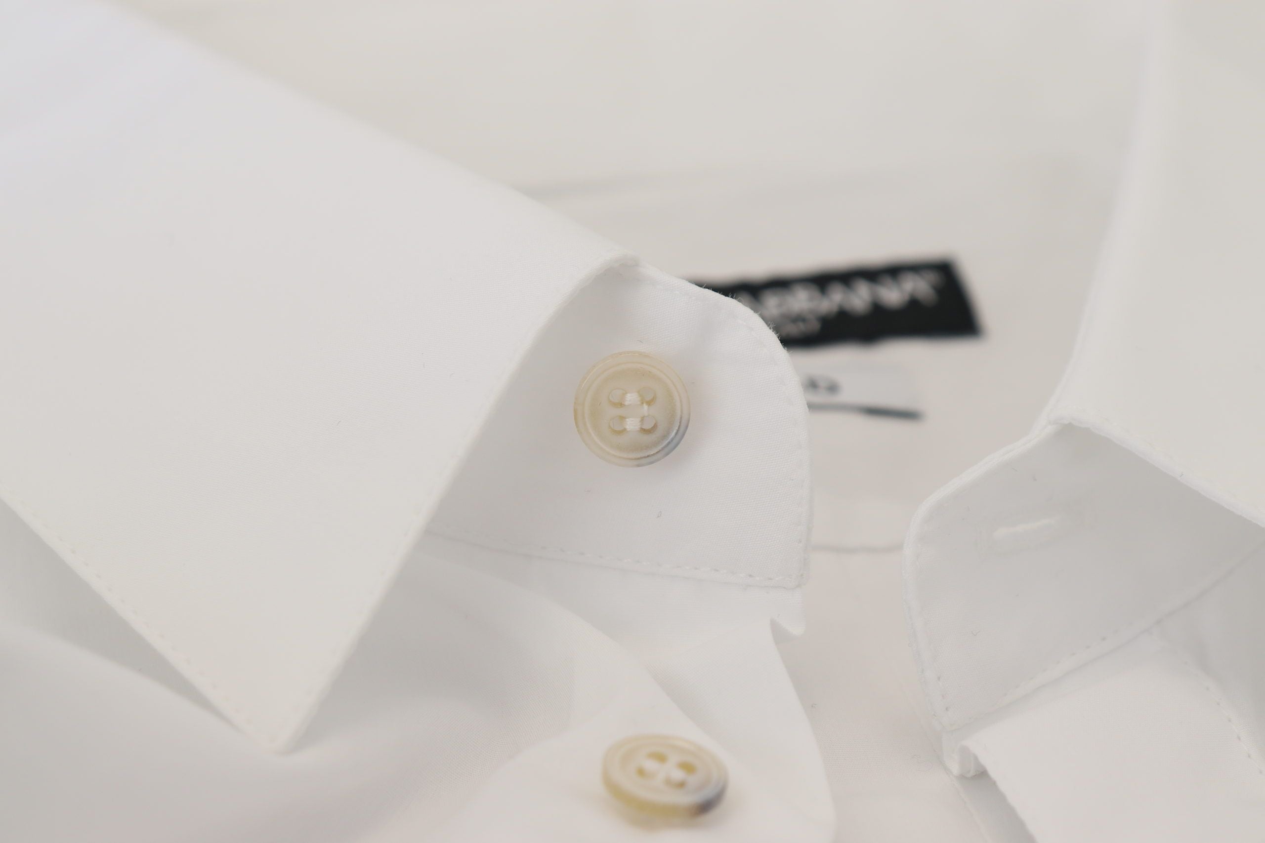 Dolce & Gabbana Weißes Baumwollhemd mit Pfauenfeder-Stickerei und GOLD-Details