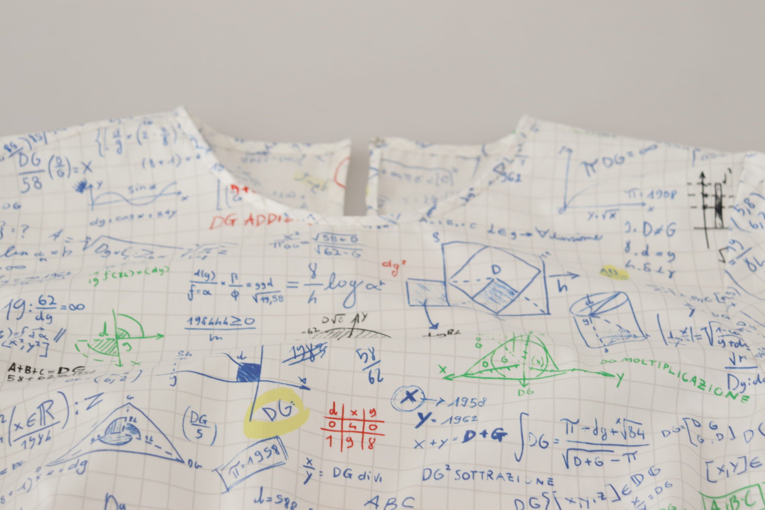 Dolce & Gabbana Weißes Baumwoll-Top mit Algebra-Print und kurzen Ärmeln