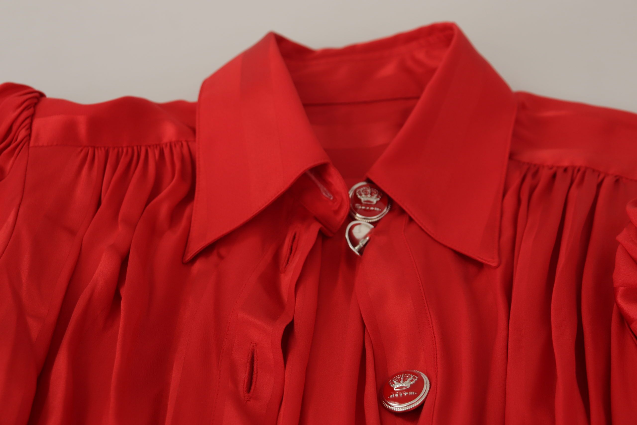 Dolce & Gabbana rotes durchgeknöpftes Satin-Seidenkleid mit Gürtel