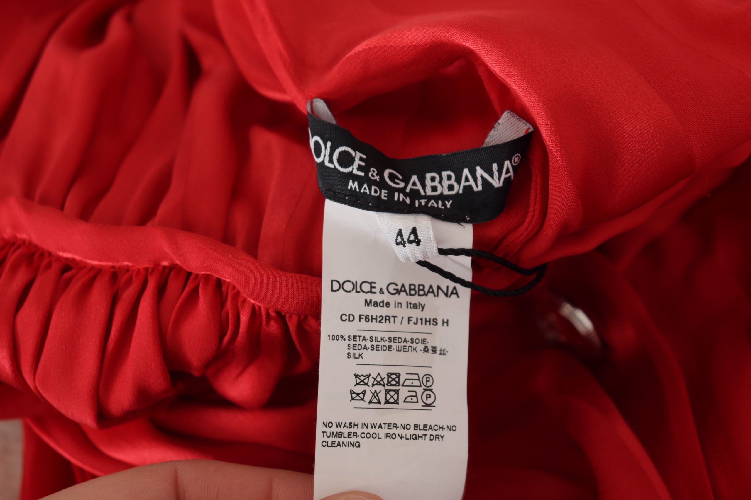 Dolce & Gabbana rotes durchgeknöpftes Satin-Seidenkleid mit Gürtel