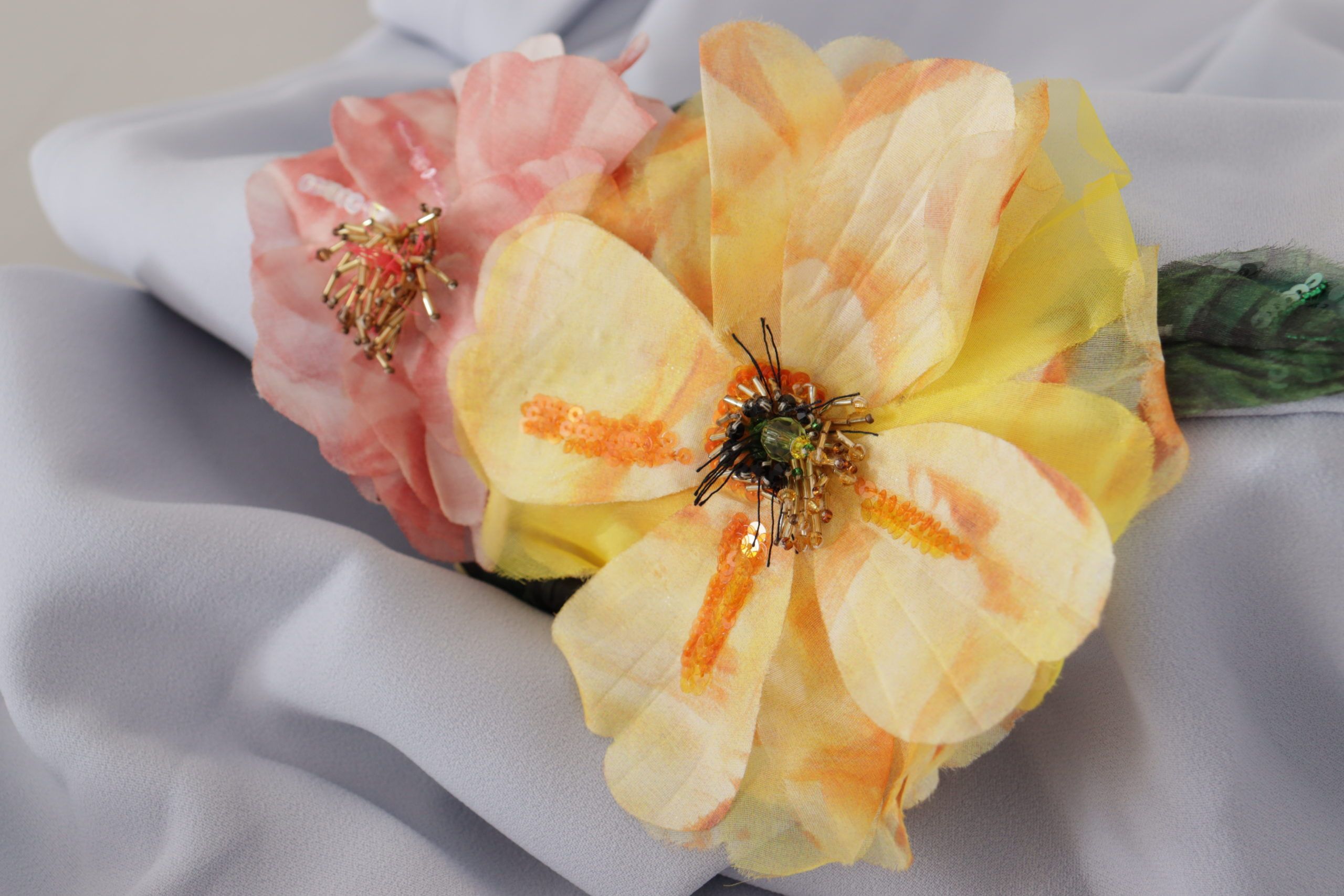 Dolce & Gabbana blaues Midikleid aus Viskose mit Blumenapplikationen