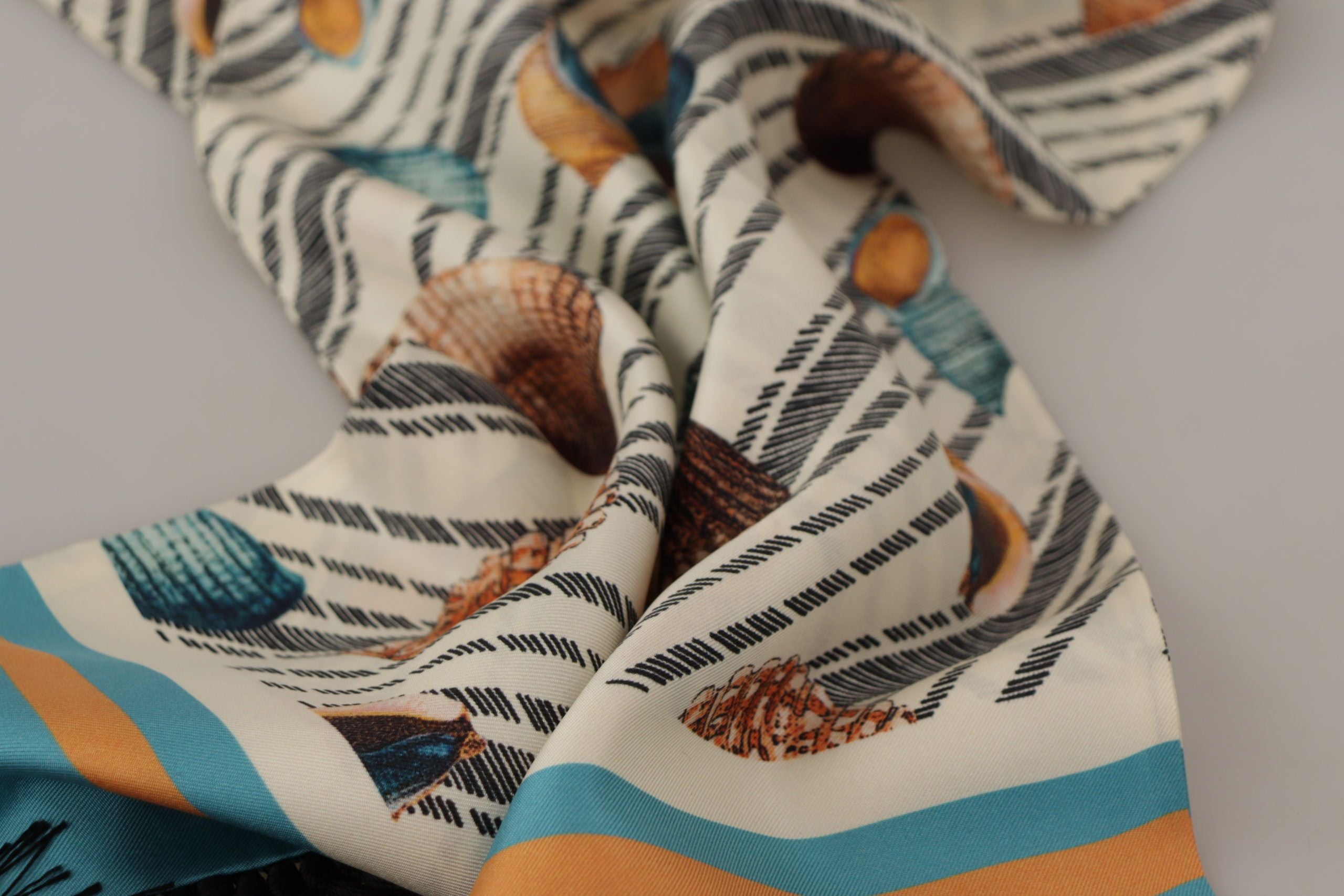 Dolce & Gabbana Multikleur Schelpen DG Print Zijden Sjaal met Franjes