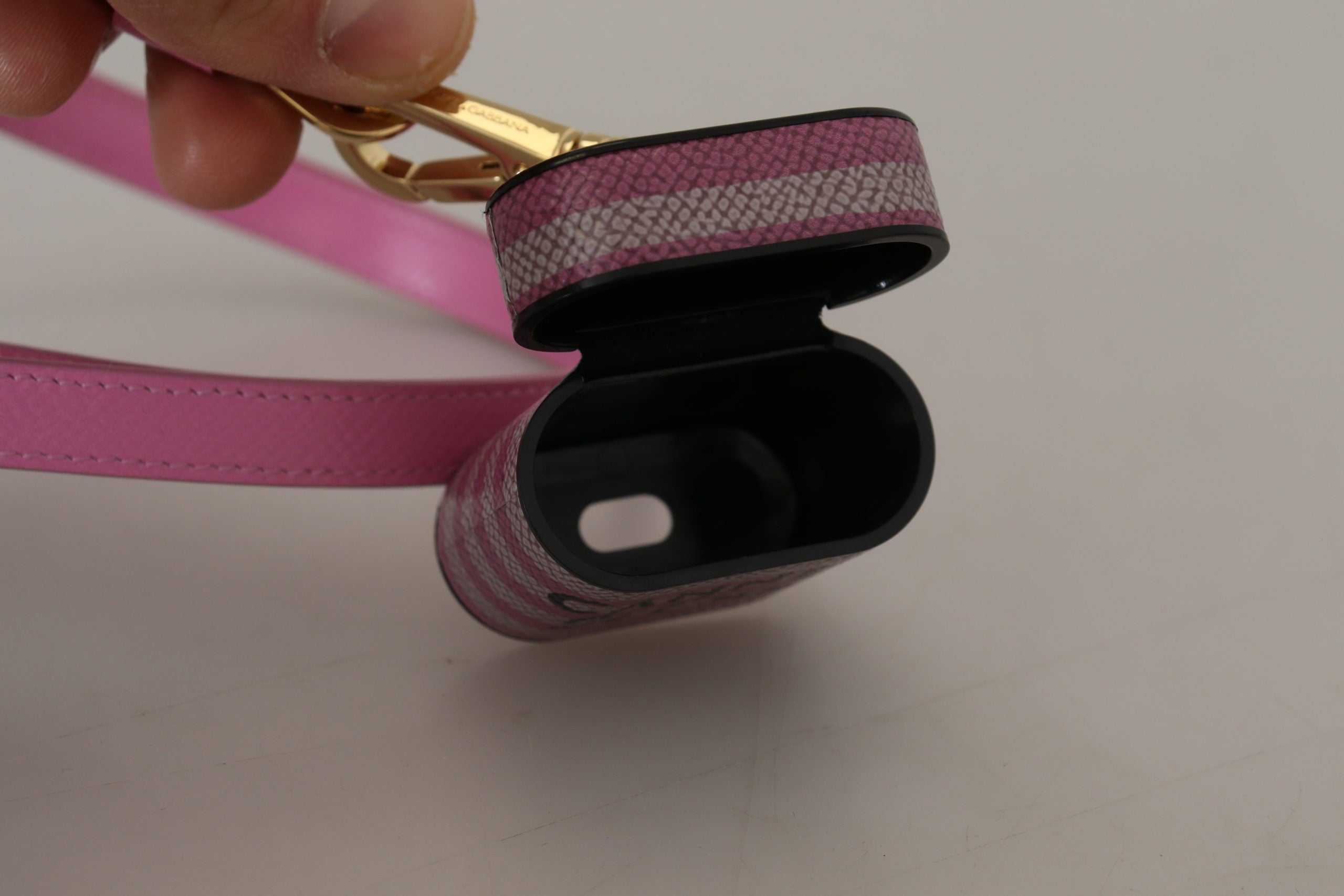 Dolce & Gabbana Roze Zwart Lederen Bandje Goud Metalen Logo Airpods Hoesje