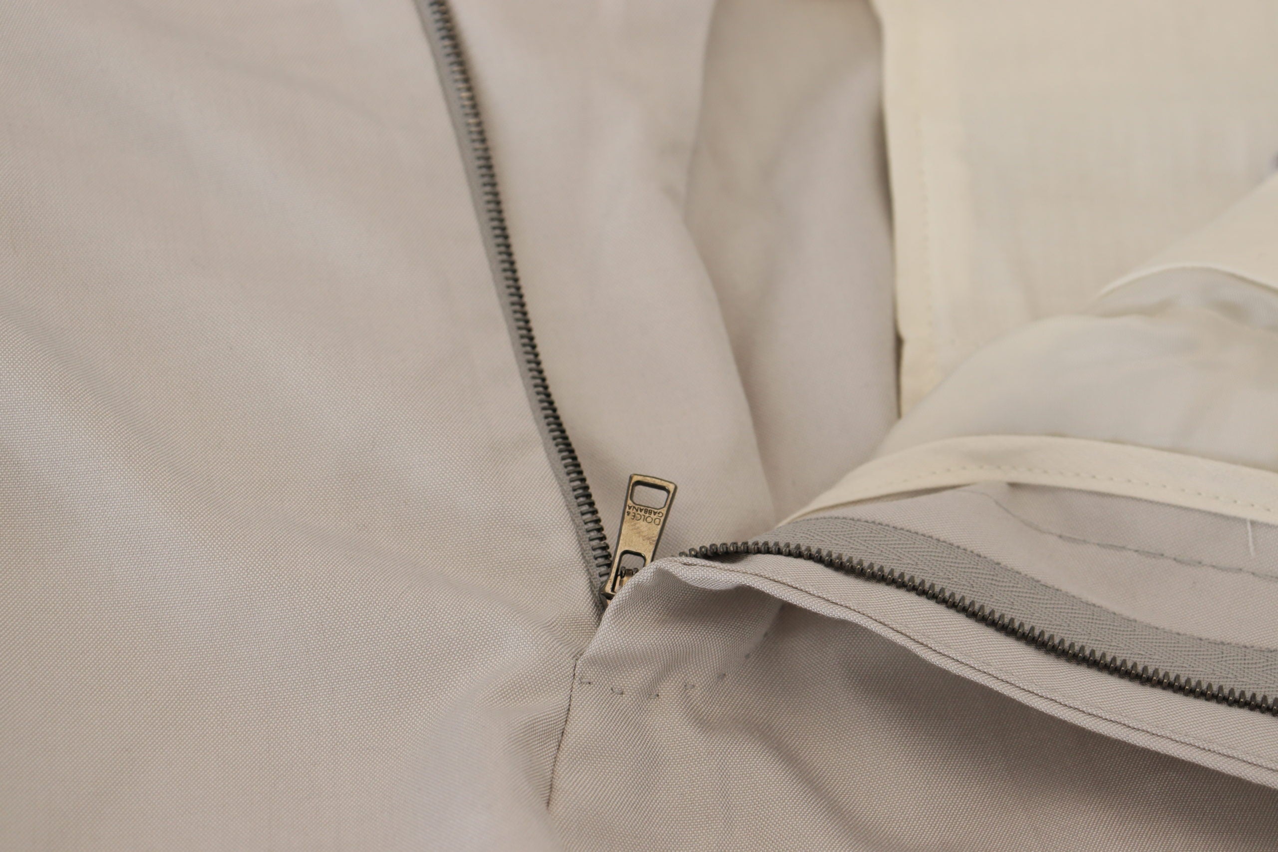 Dolce & Gabbana Off-White Seidene Chino-Hose mit mittlerer Bundhöhe