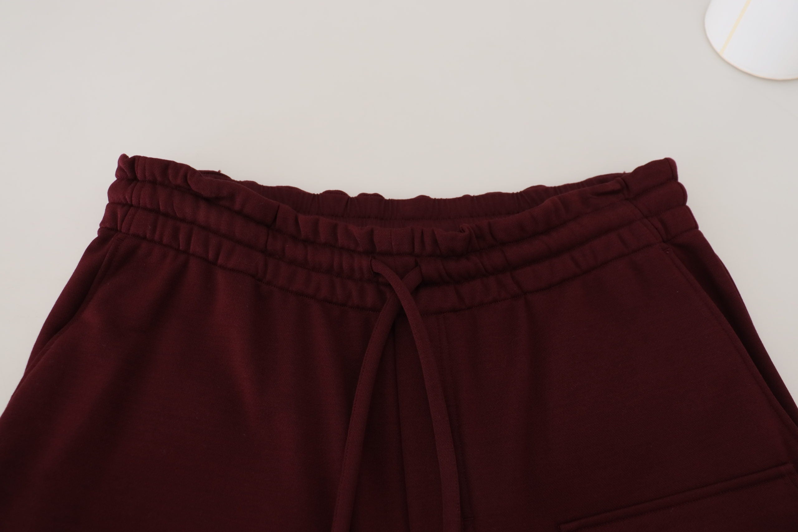 Dolce & Gabbana Bordeauxrote Bermuda Cargo Shorts für Herren