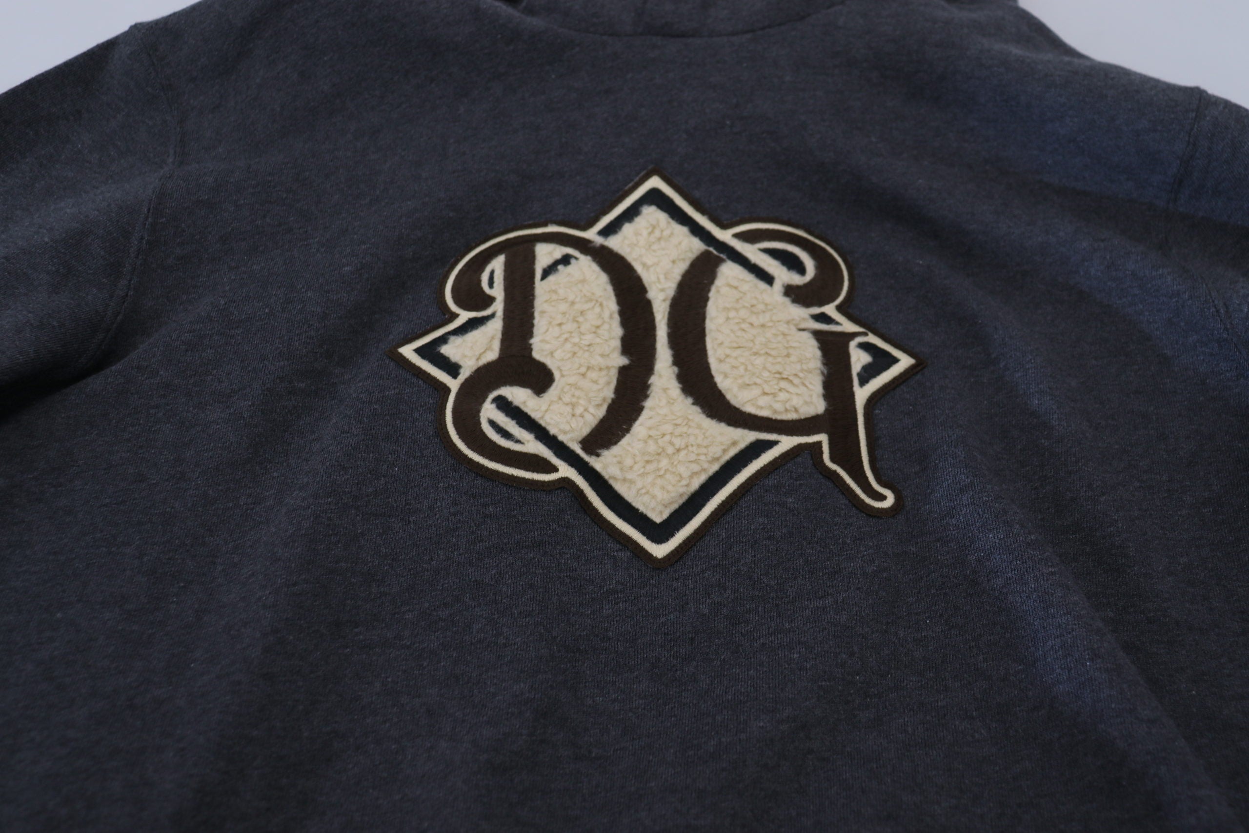 Dolce & Gabbana Grauer Kapuzenpullover aus Baumwolle mit Logo