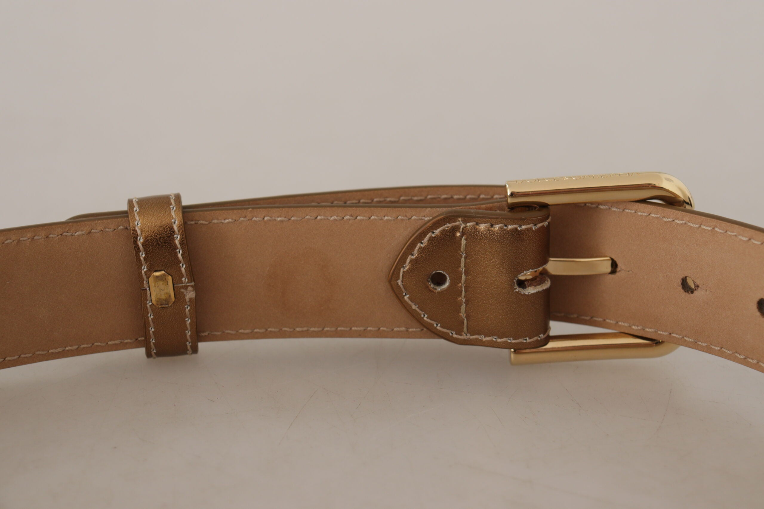 Dolce & Gabbana Gürtel aus bronzefarbenem Kalbsleder mit goldener Logo-Gürtelschnalle