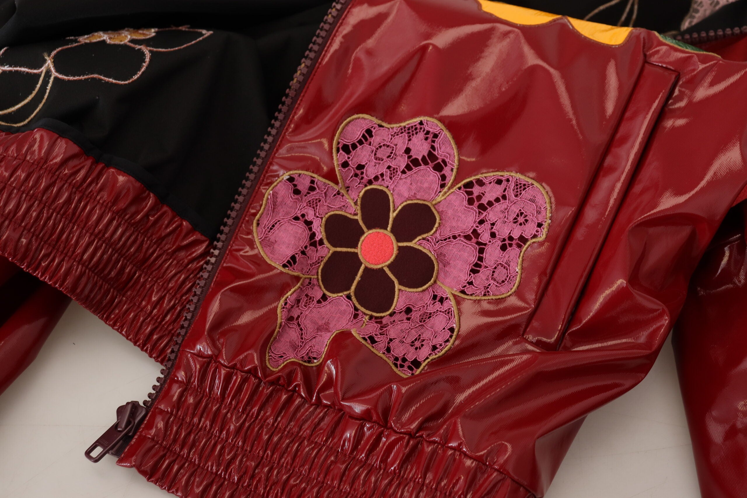 Dolce & Gabbana Weinrote Blumen-Polyester-Damenjacke mit durchgehendem Reißverschluss