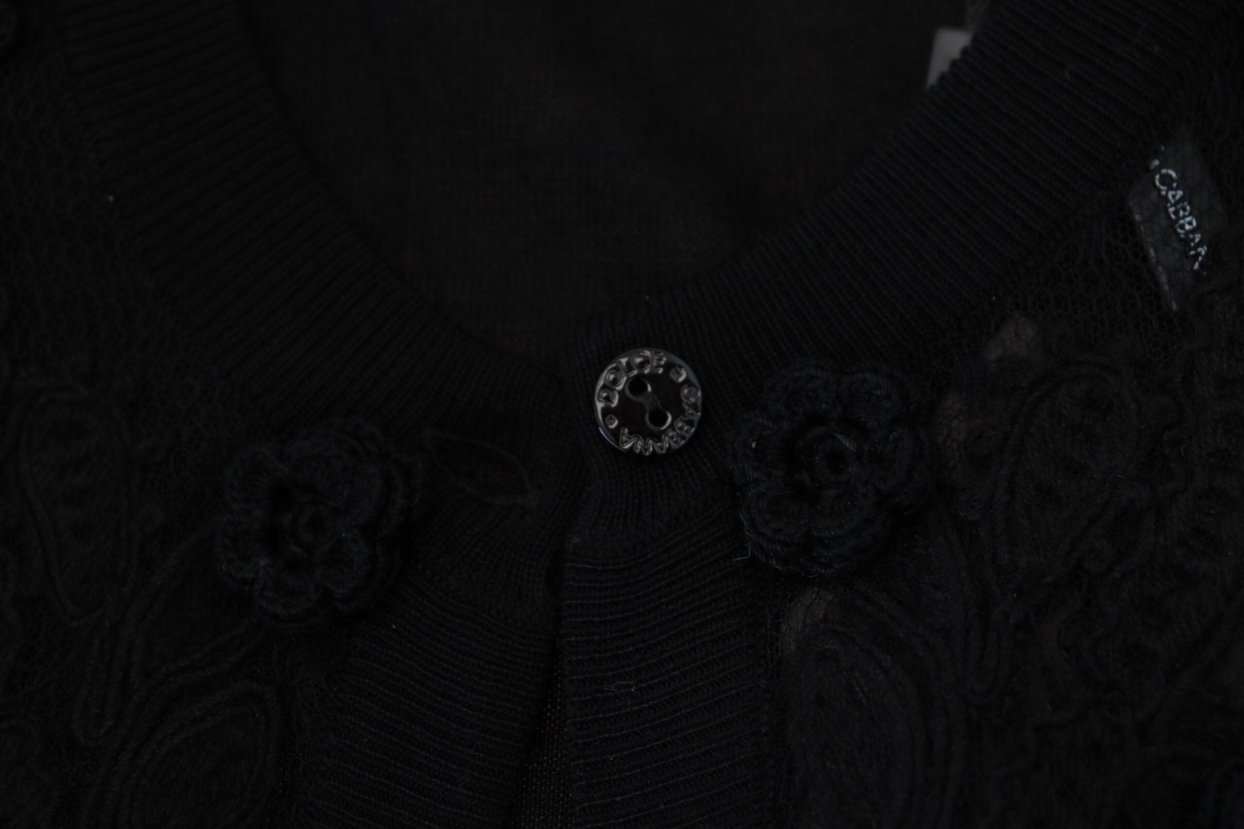 Dolce & Gabbana Schwarze floral gemusterte Strickjacke aus Spitze mit Knöpfen