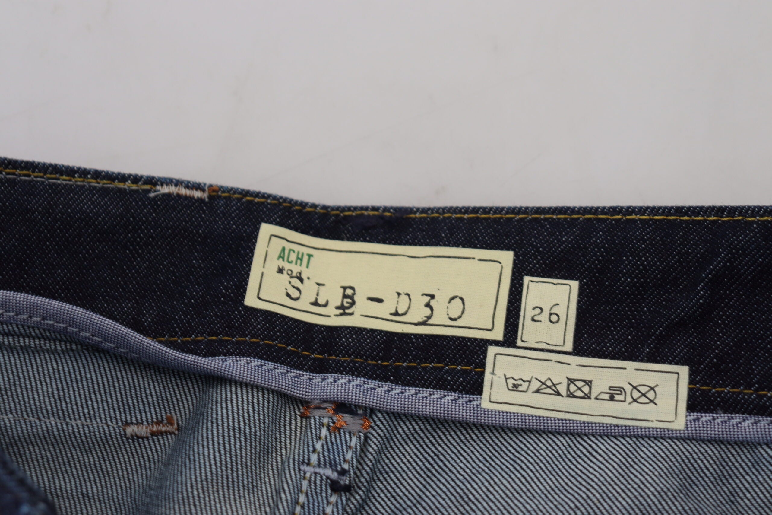 Acht blaue Low-Waist Slim Fit Damen-Jeans aus Baumwolle