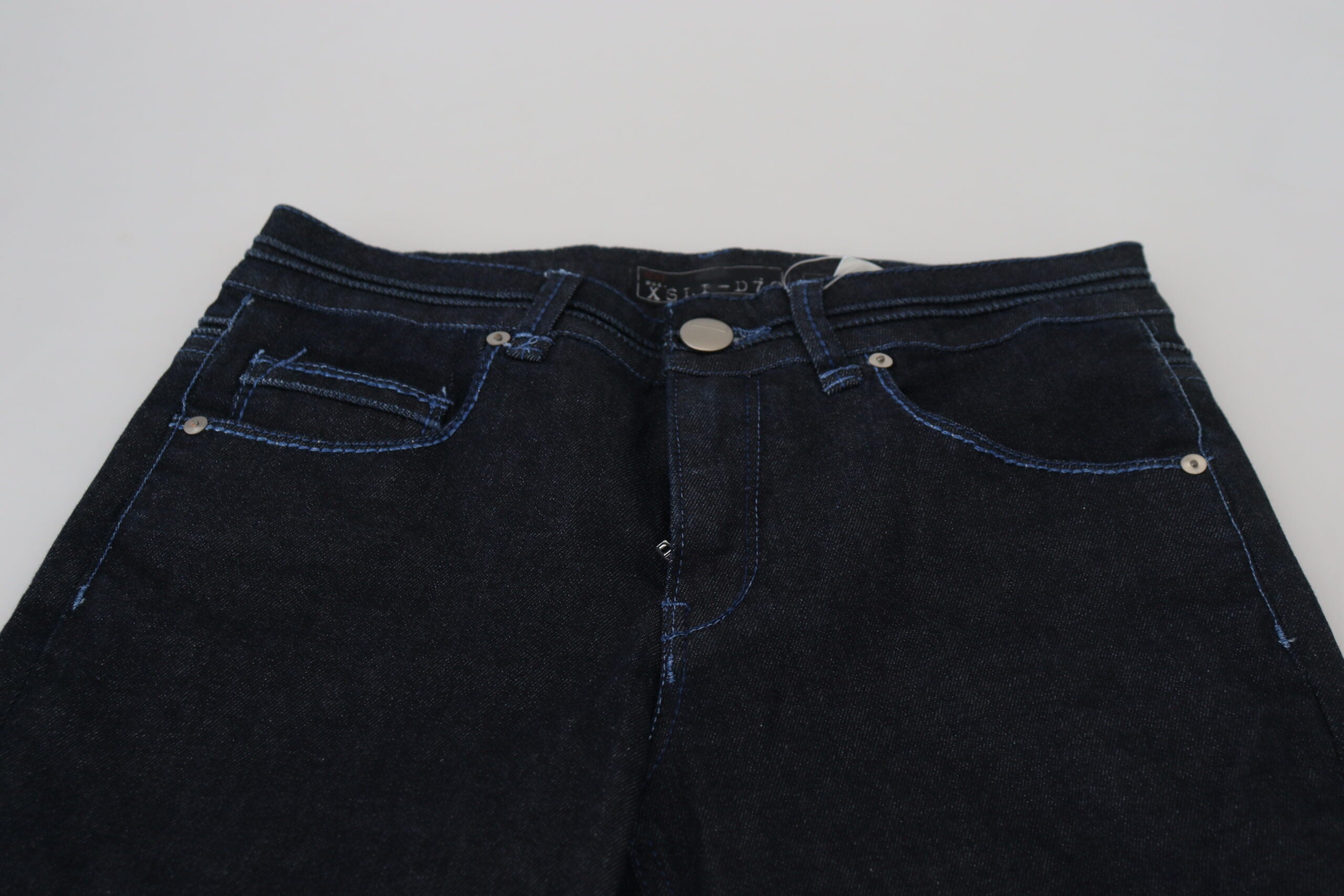 Acht dunkelblaue Low Waist Slim Fit Damen-Jeans