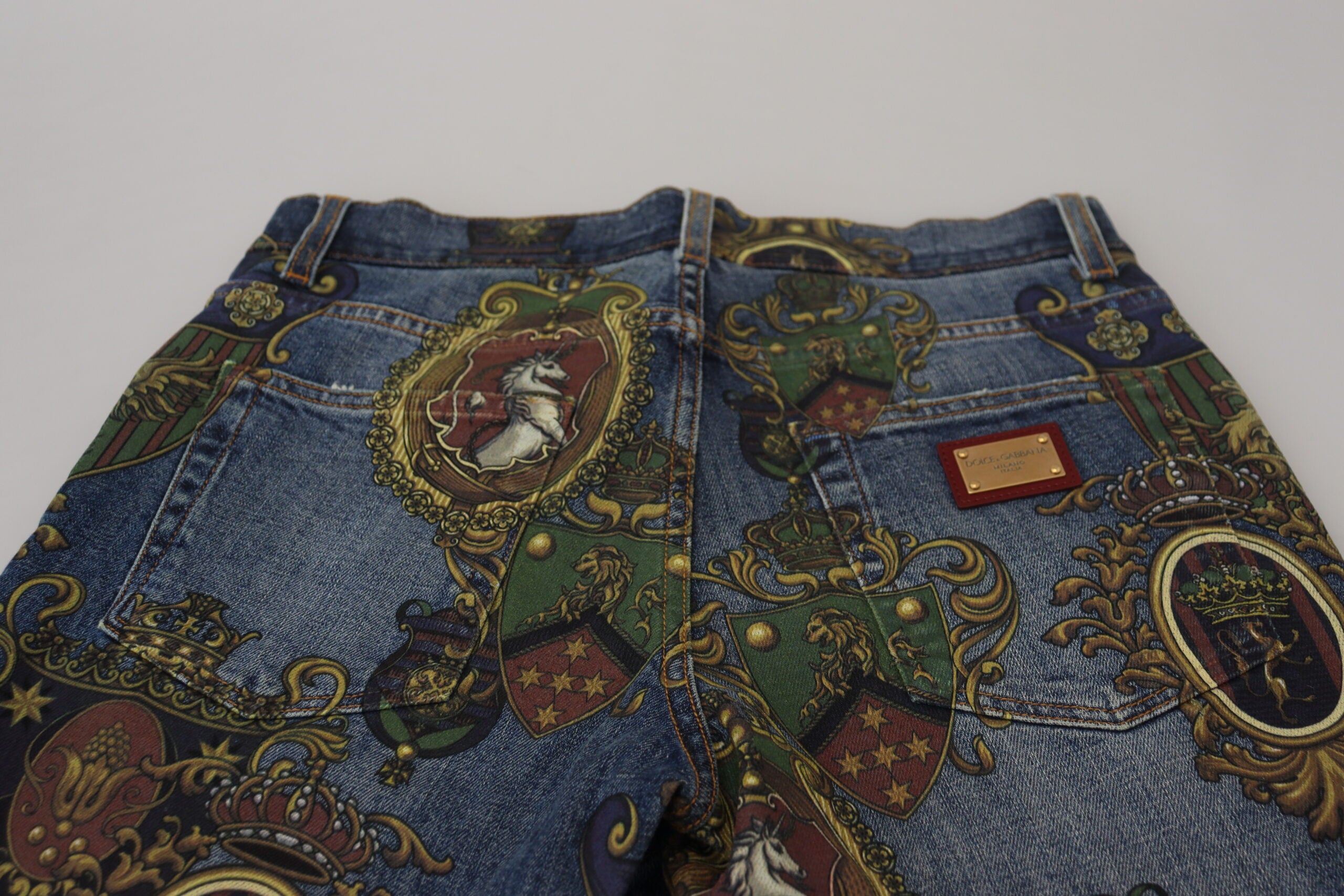 Dolce & Gabbana Baumwoll-Jeans mit blauem Medaillen-Print, Slim Fit