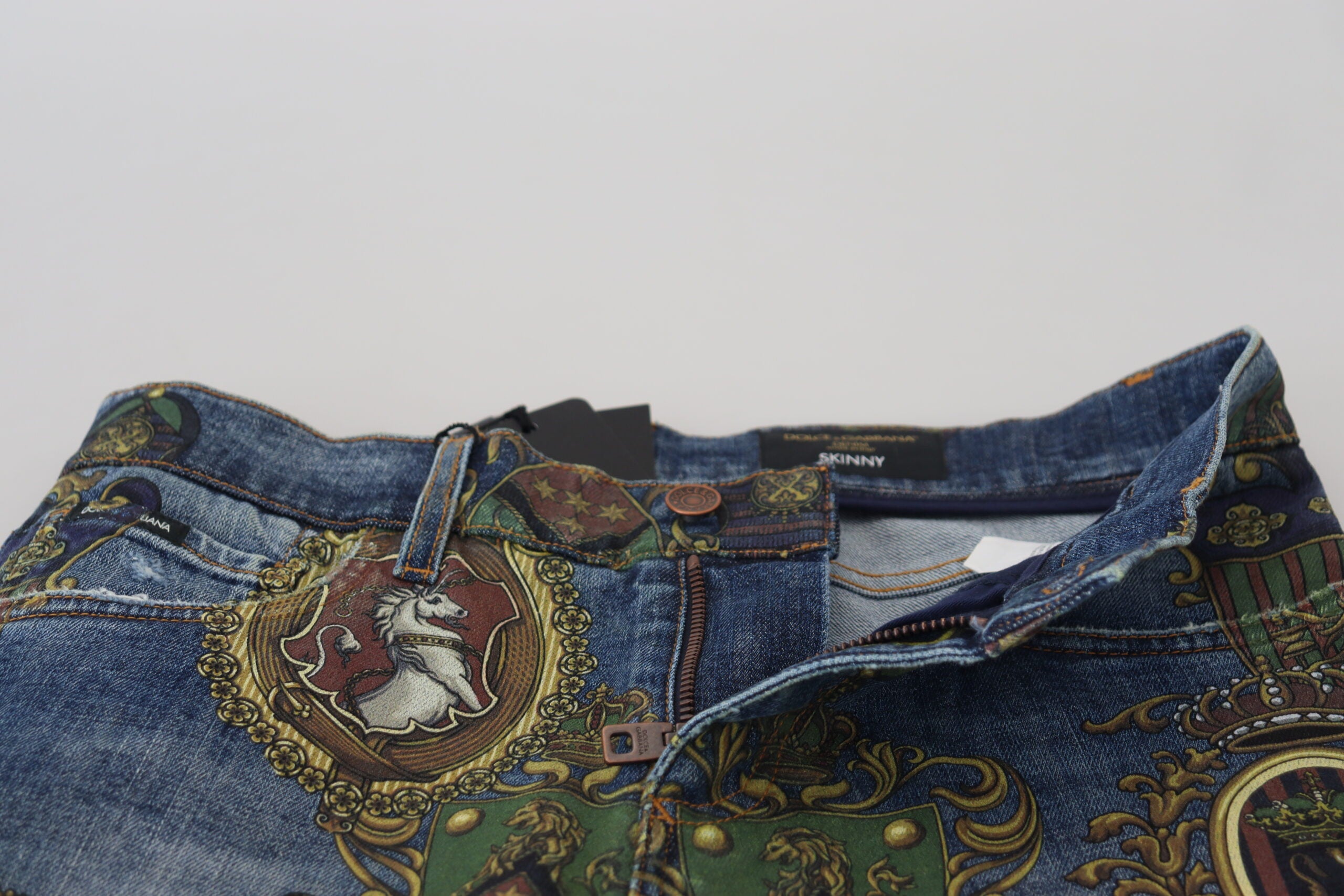 Dolce & Gabbana Baumwoll-Jeans mit blauem Medaillen-Print, Slim Fit