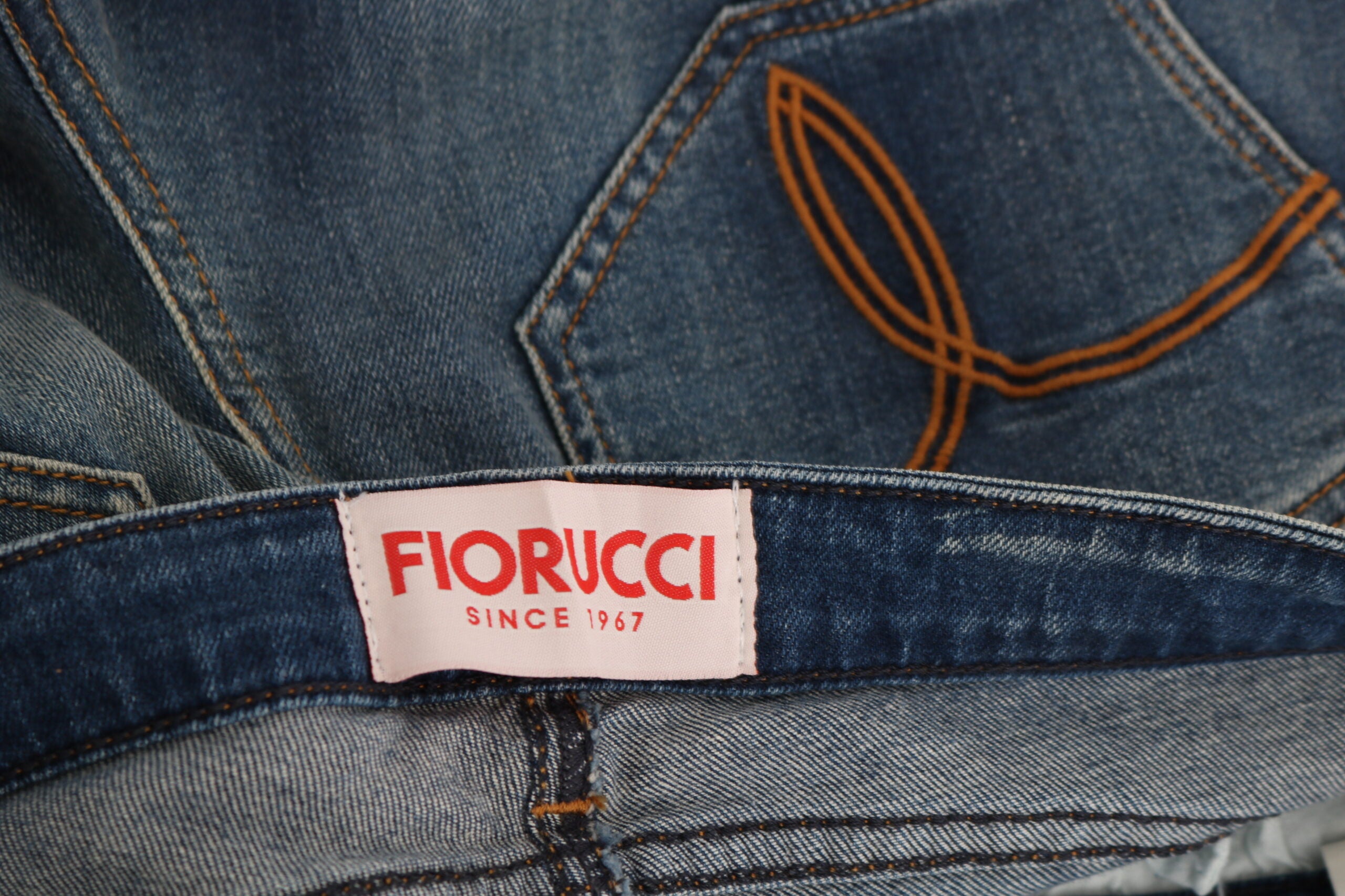 Fiorucci Jeans aus blauem, gewaschenem Denim, mittelhoher Bund, schmale Passform