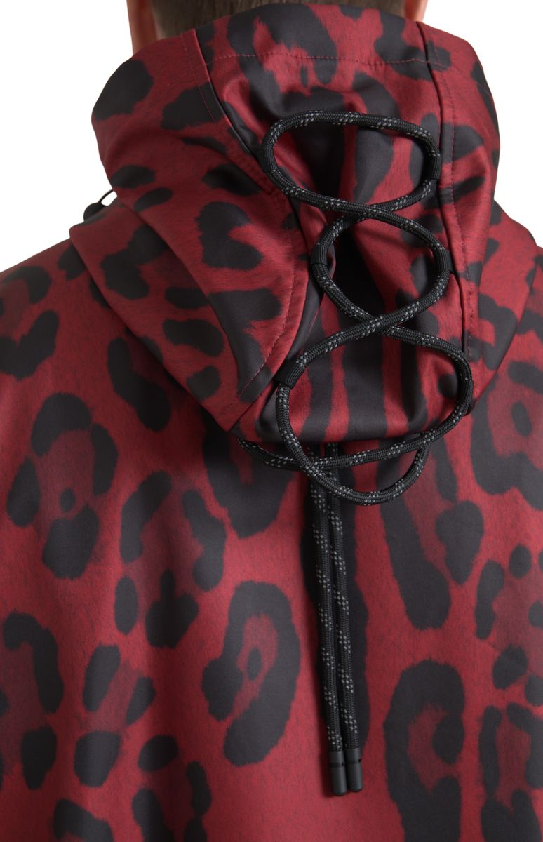 Dolce & Gabbana Roter Regenmantel mit Leopardenmuster und Kapuze