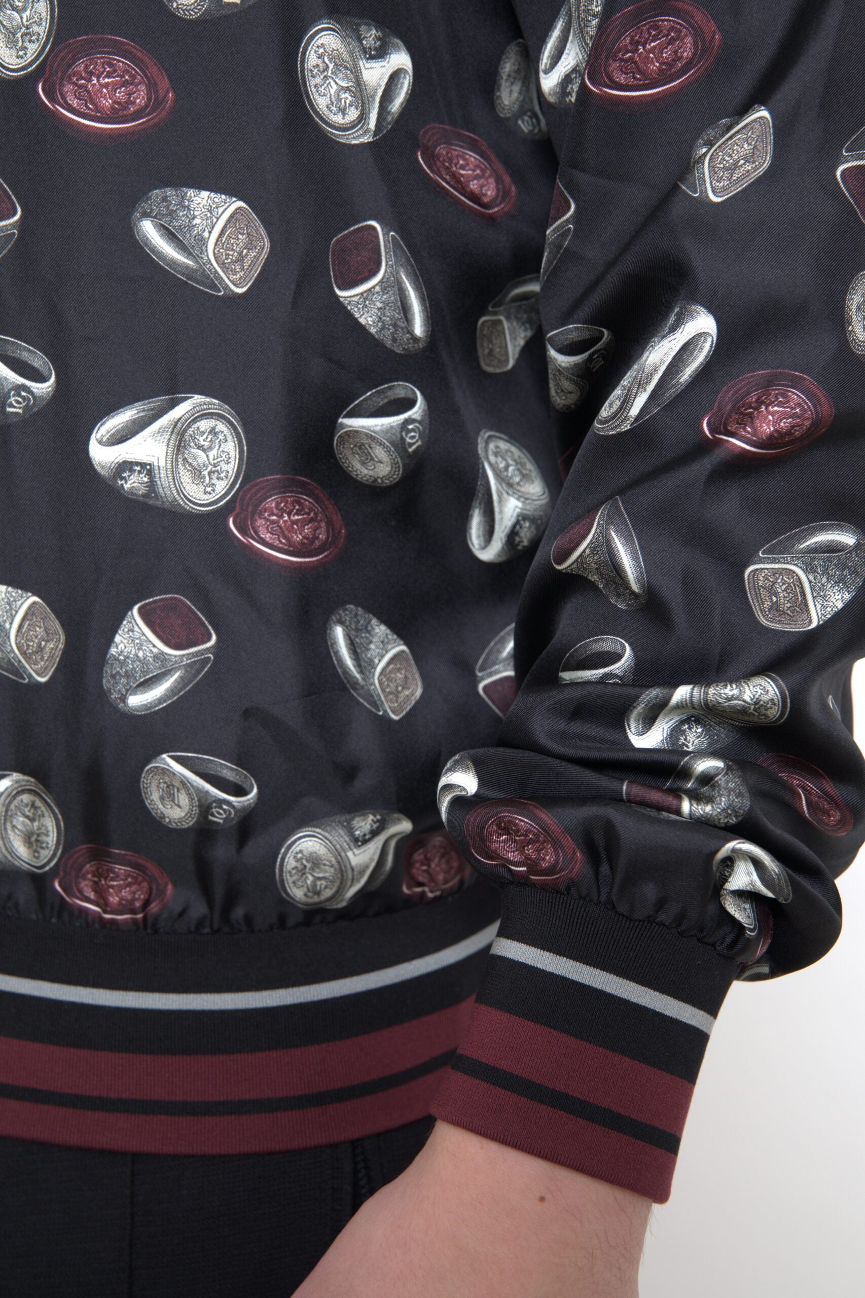 Dolce & Gabbana Zwarte Zijden Trui Met Ringprint En Ronde Hals