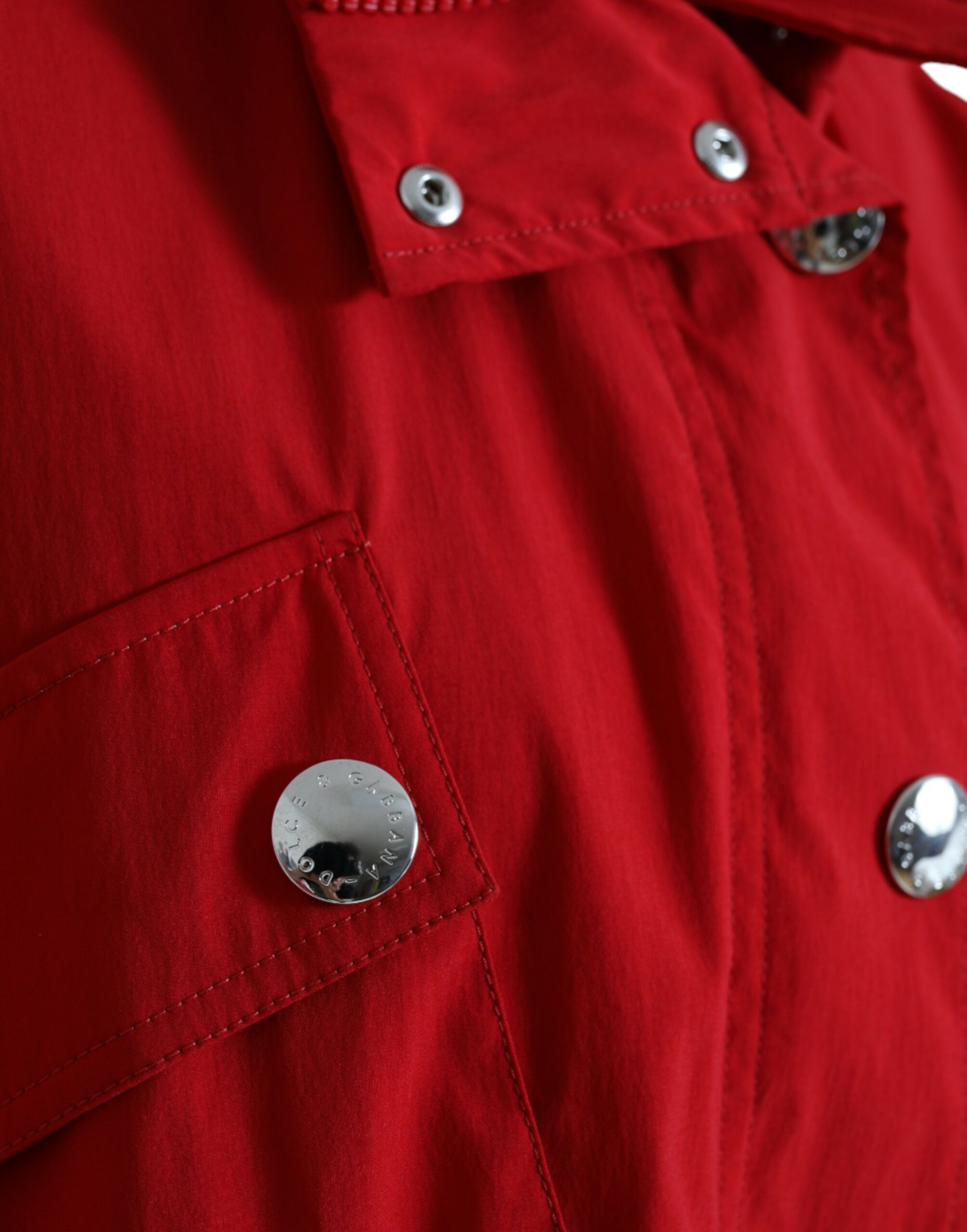 Dolce & Gabbana Roter Regenmantel mit Kapuze und Knöpfen aus Polyester