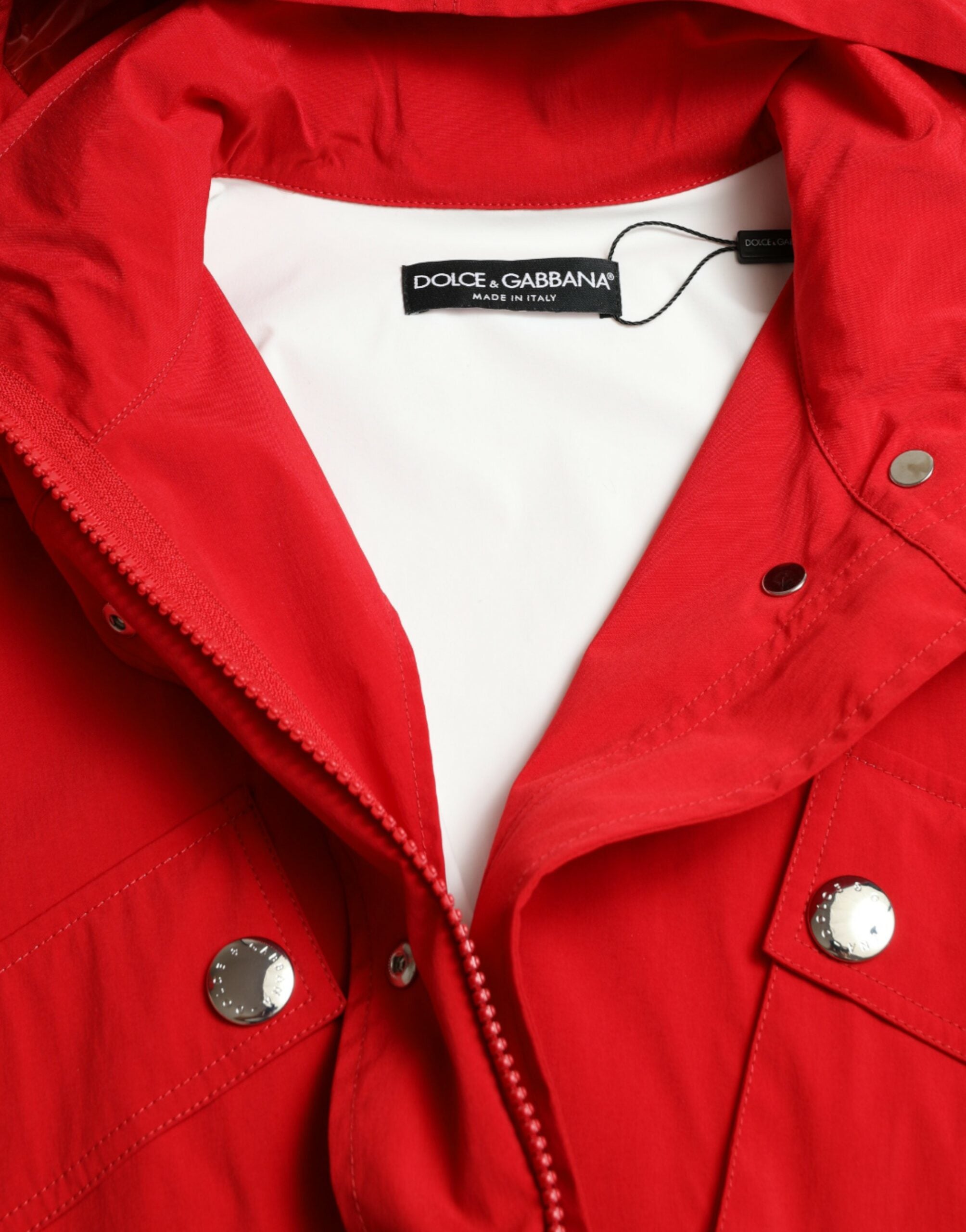 Dolce & Gabbana Roter Regenmantel mit Kapuze und Knöpfen aus Polyester