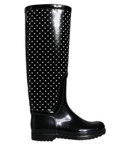 Dolce &amp; Gabbana – Kniehohe Stiefel aus Gummi mit schwarzen Punkten