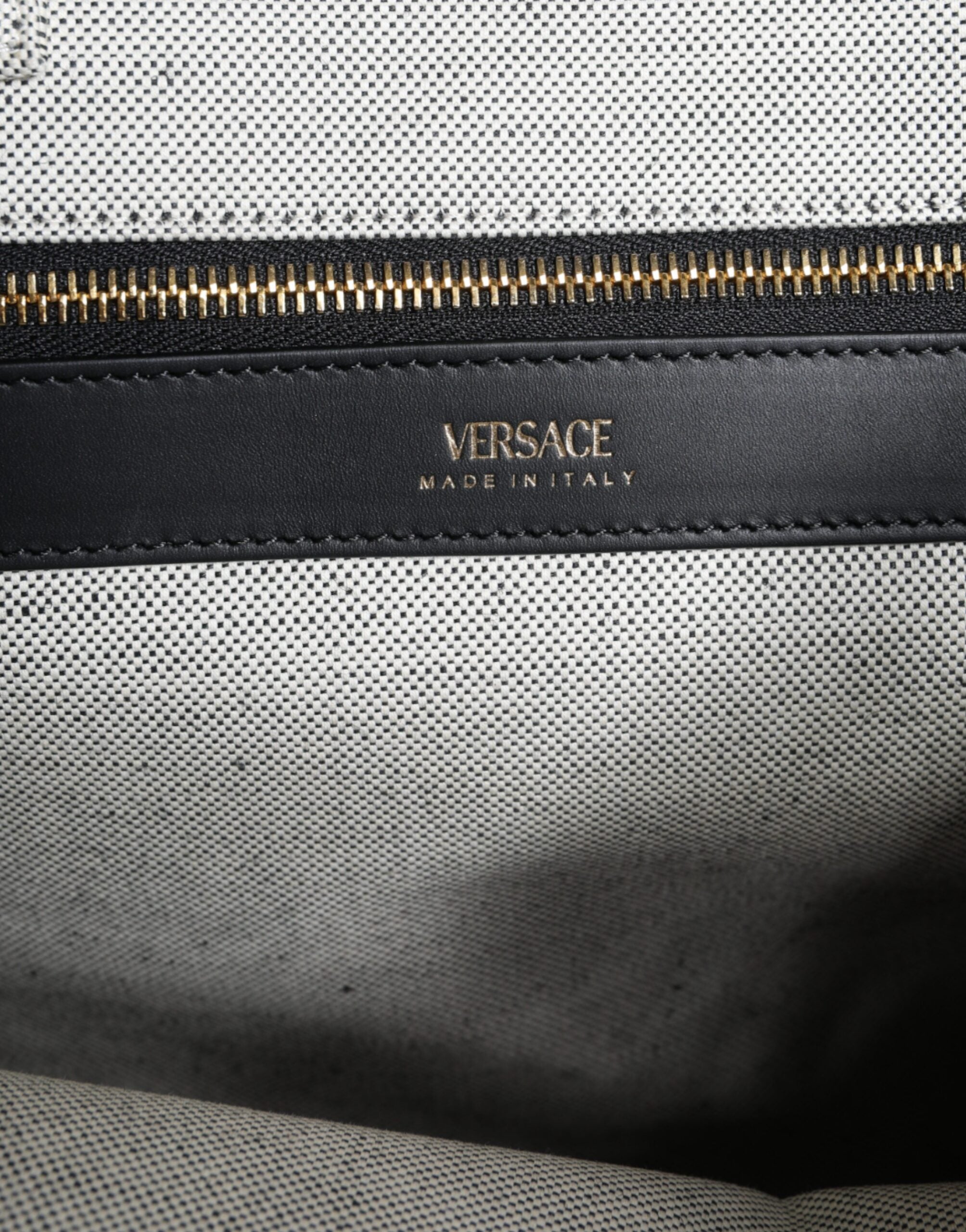 Versace Witte Tas met Bovenhandvat van Canvas en Leer met Logo Crossbody Tote