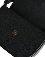 Versace – Umhängetasche aus genarbtem Kalbsleder mit Logo in Schwarz