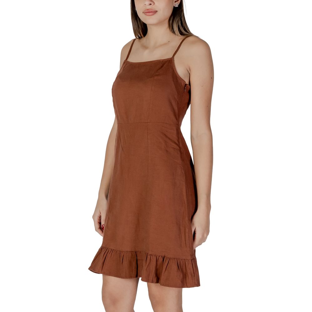 B.Young Braunes Leinen-Midikleid